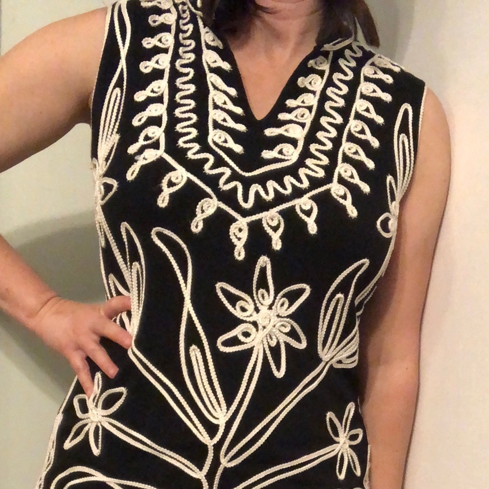 Scroll patterned tunic. Perfect for work!